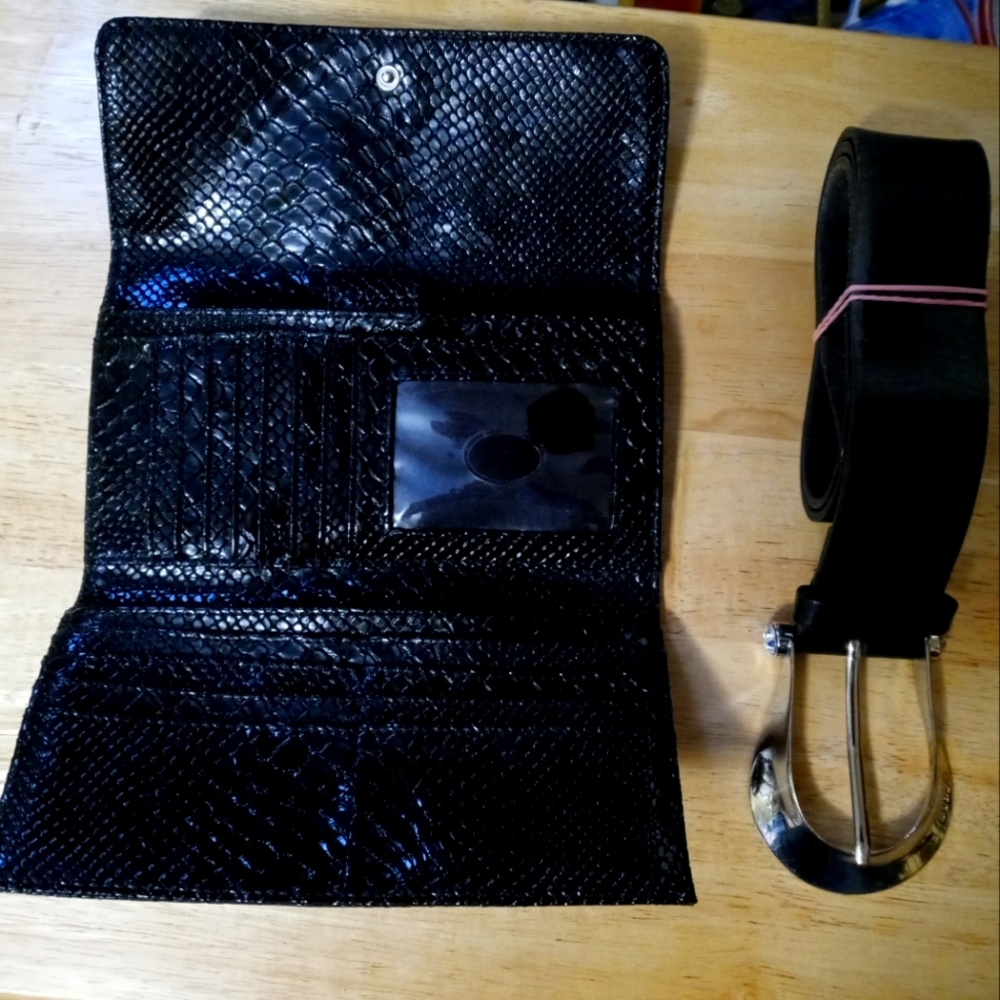 🏩G By GUESS VINTAGE PURSE AND BELT🏩